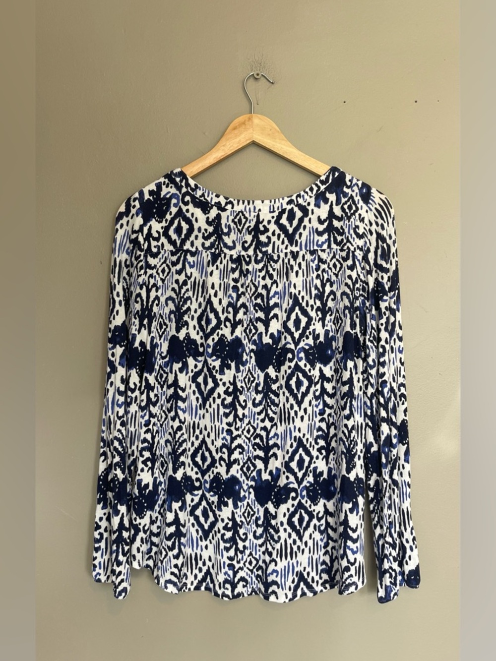 Lilly Pulitzer Navy and White Printed Blouse - Picture 2 of 4